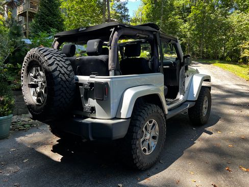 Used 2007 Jeep Wrangler Sahara AWD/4WD image 9