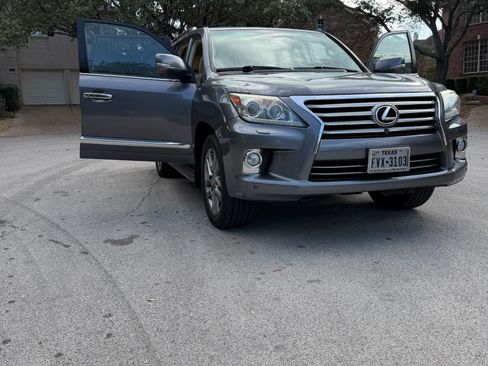 Used 2013 Lexus LX 570 4WD w/ Luxury Pkg image 6
