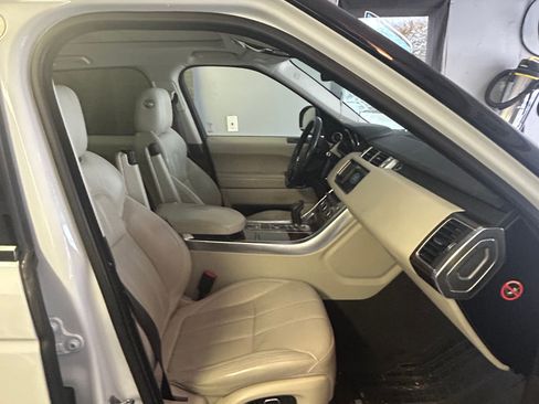 Used 2014 Land Rover Range Rover Sport HSE image 14