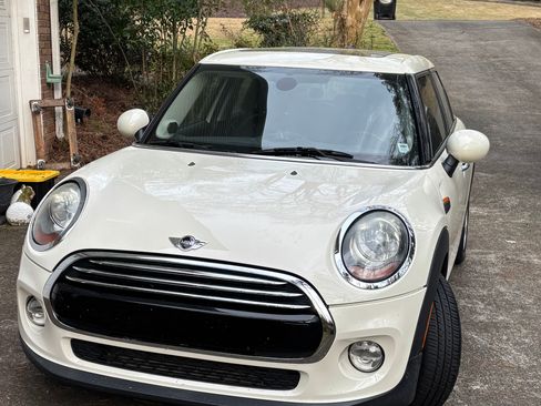 Used 2016 MINI Cooper 4-Door Hardtop image 2