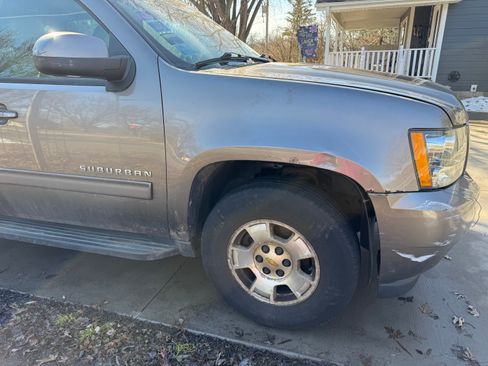 Used 2012 Chevrolet Suburban LT w/ Luxury Package image 4