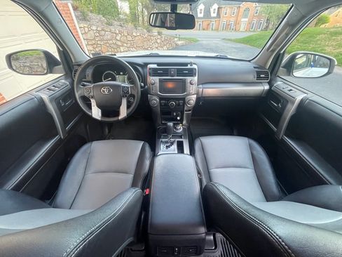 Used 2018 Toyota 4Runner SR5 Premium image 9