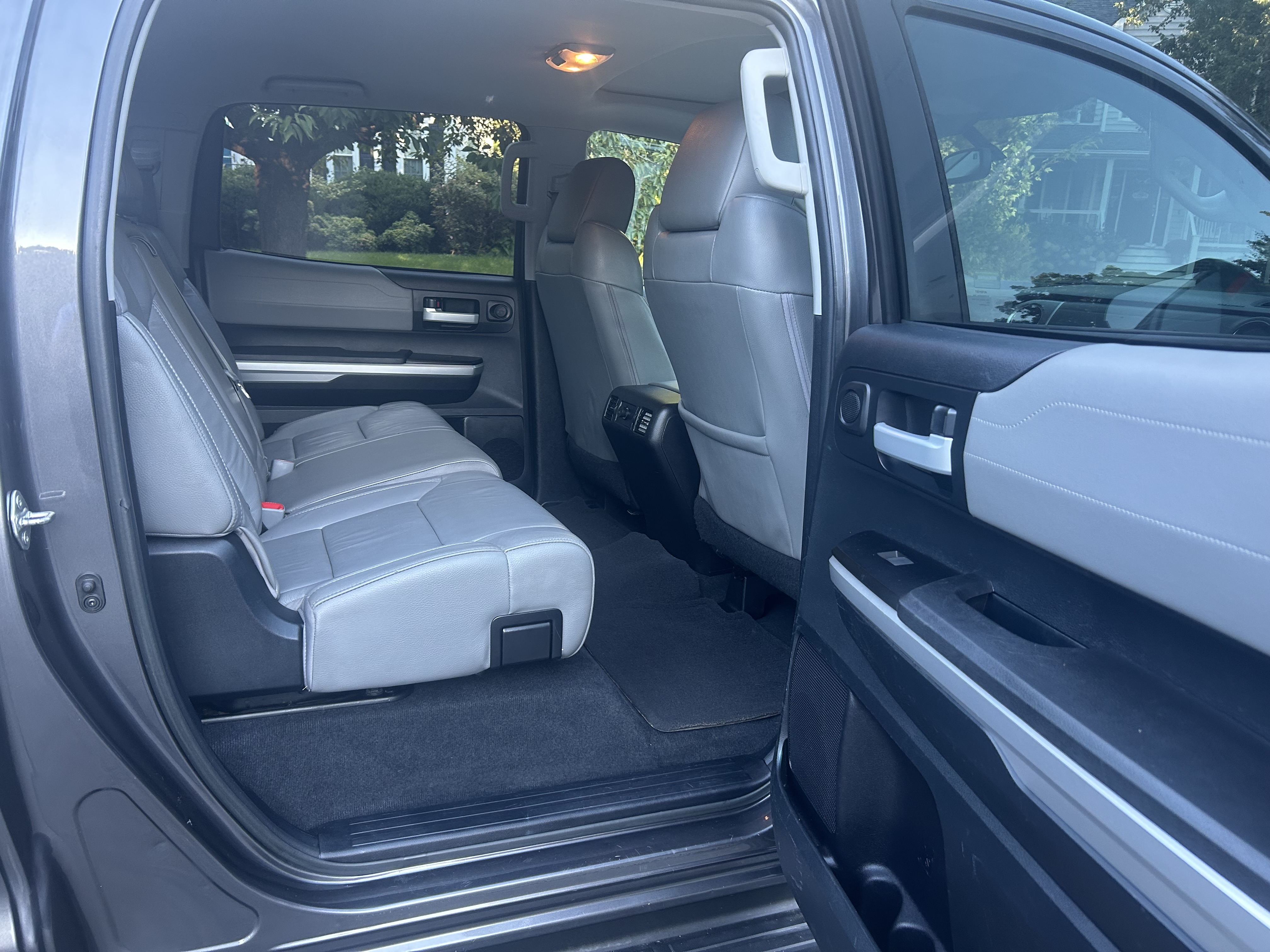 Used 2015 Toyota Tundra Limited w/ Limited Premium Package AWD/4WD image 16