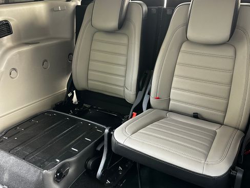 Used 2022 Ford Transit Connect XLT w/ XLT Premium Package image 9