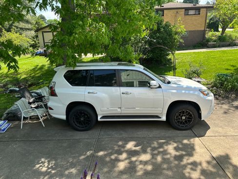 Used 2016 Lexus GX 460 w/ Premium Package AWD/4WD image 1