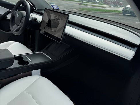 Used 2022 Tesla Model Y Performance image 22