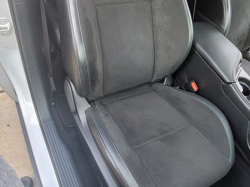 Used 2019 Dodge Challenger GT w/ Plus Package image 10