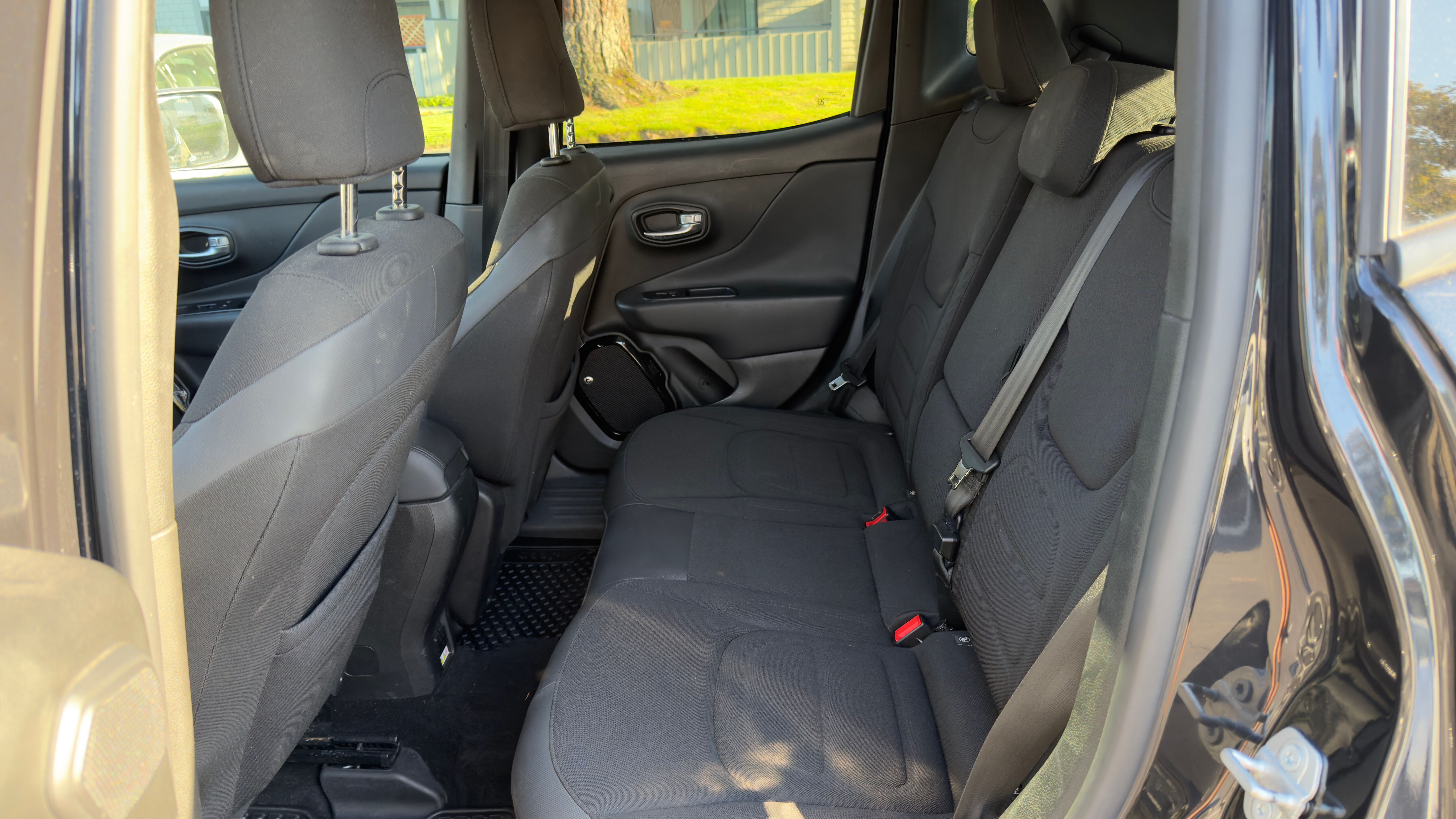 Used 2016 Jeep Renegade Latitude AWD/4WD image 12