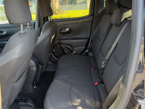 Used 2016 Jeep Renegade Latitude AWD/4WD image 12