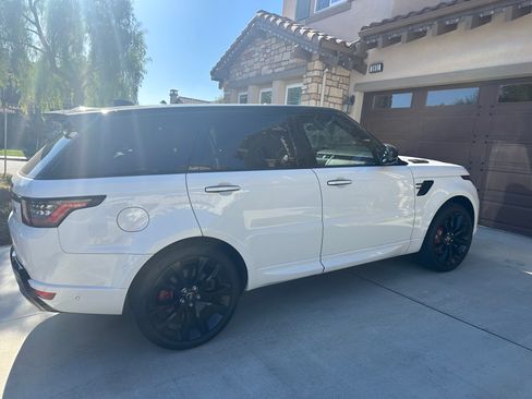 Used 2021 Land Rover Range Rover Sport HST image 2