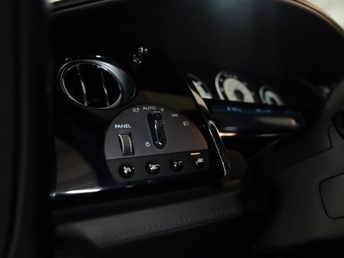 Used 2015 Rolls-Royce Wraith image 21