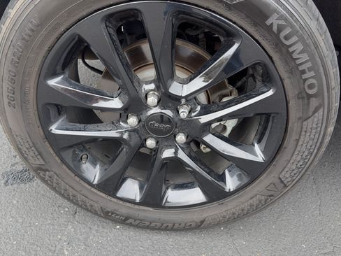 Used 2021 Jeep Grand Cherokee Laredo X image 12