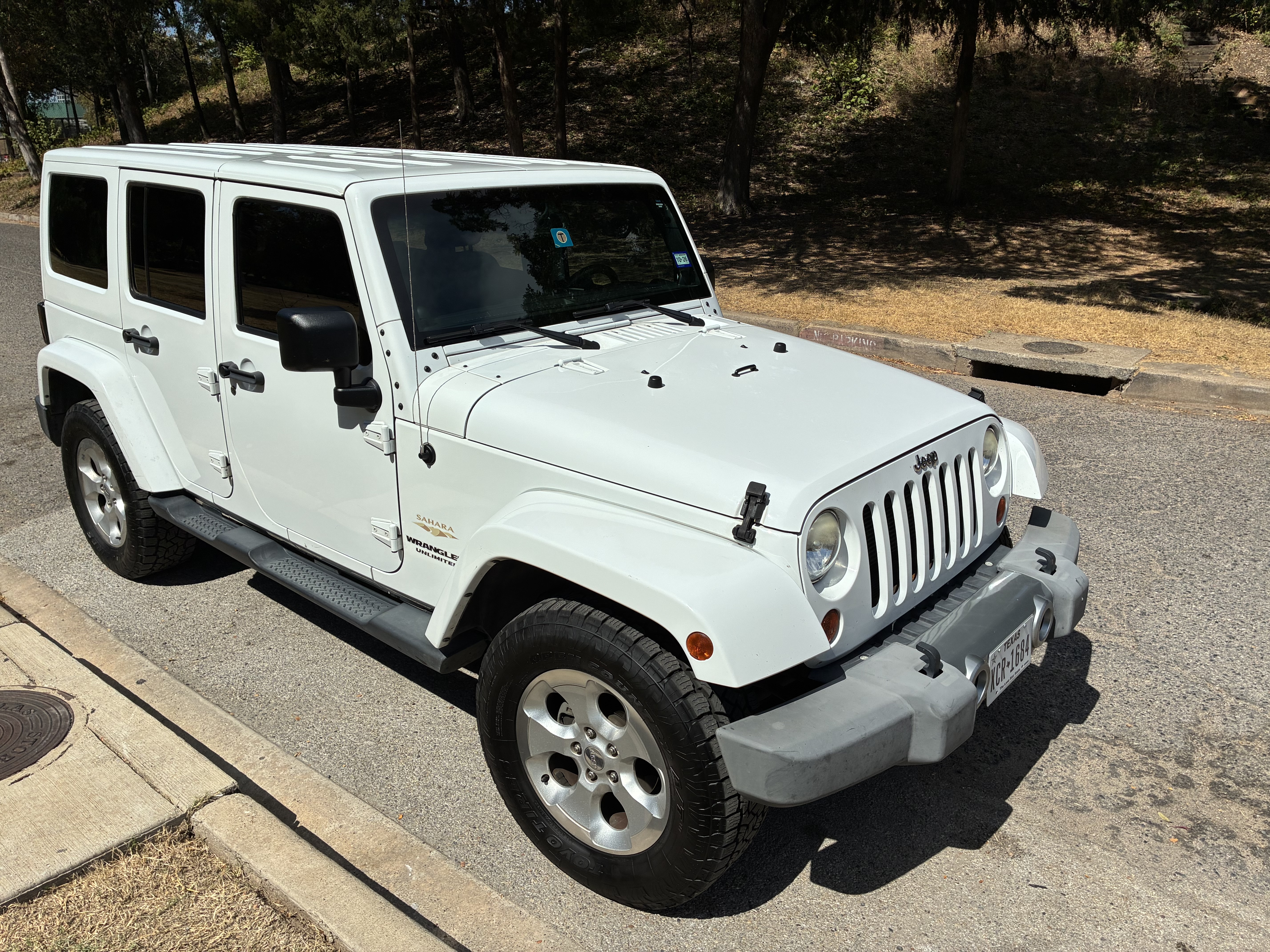 Used 2013 Jeep Wrangler Unlimited Sahara w/ Connectivity Group AWD/4WD image 1