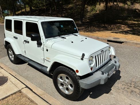 Used 2013 Jeep Wrangler Unlimited Sahara w/ Connectivity Group AWD/4WD image 1