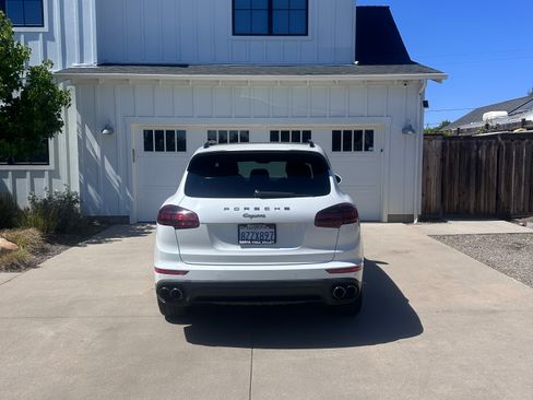 Used 2016 Porsche Cayenne S AWD/4WD image 4