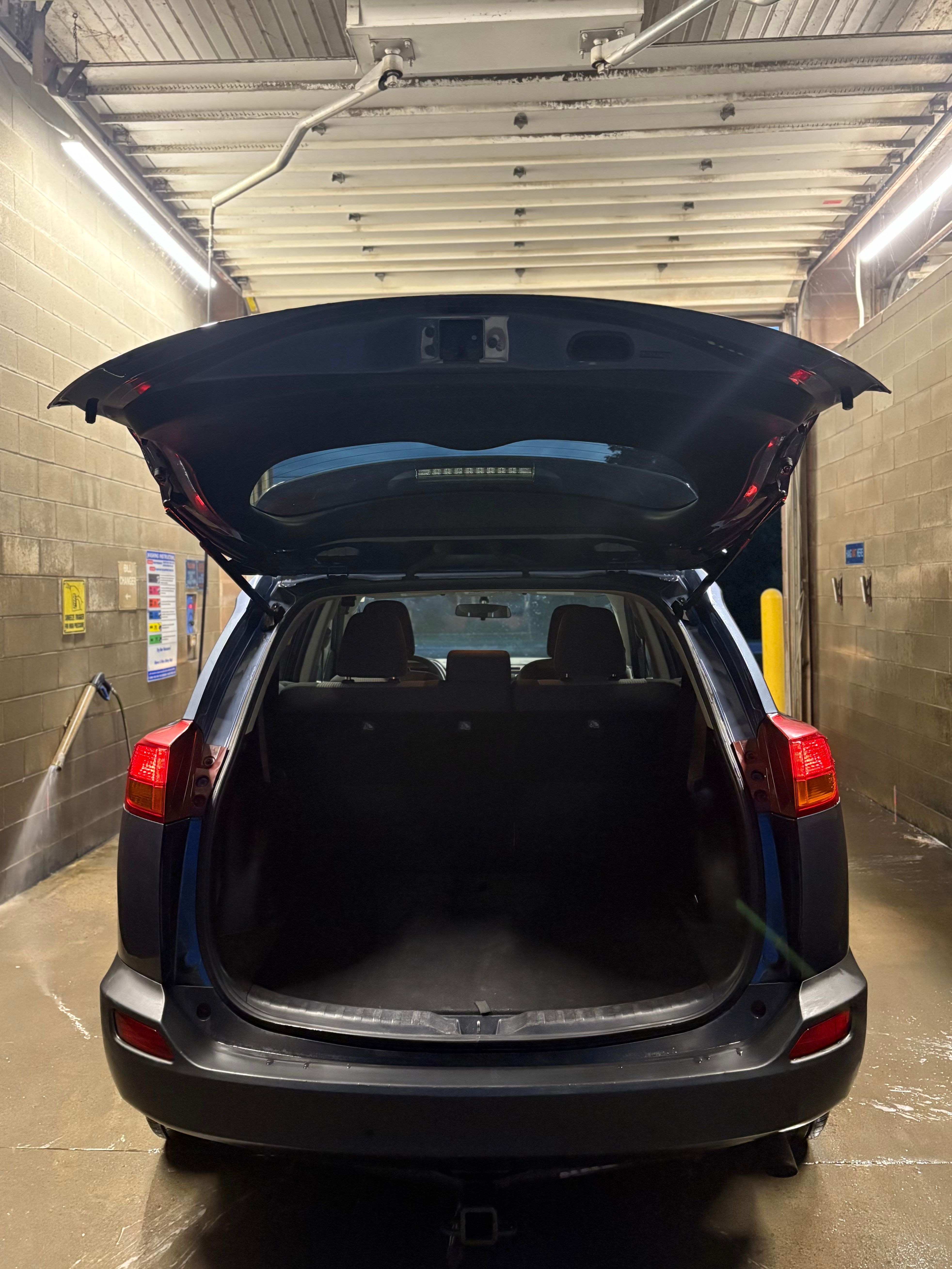Used 2013 Toyota RAV4 LE AWD/4WD image 2