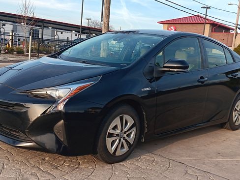 Used 2017 Toyota Prius One image 5