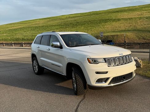 Used 2018 Jeep Grand Cherokee Summit w/ Skid Plate Group AWD/4WD image 9