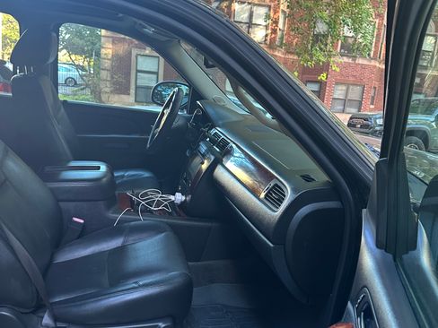 Used 2014 Chevrolet Suburban LTZ image 13