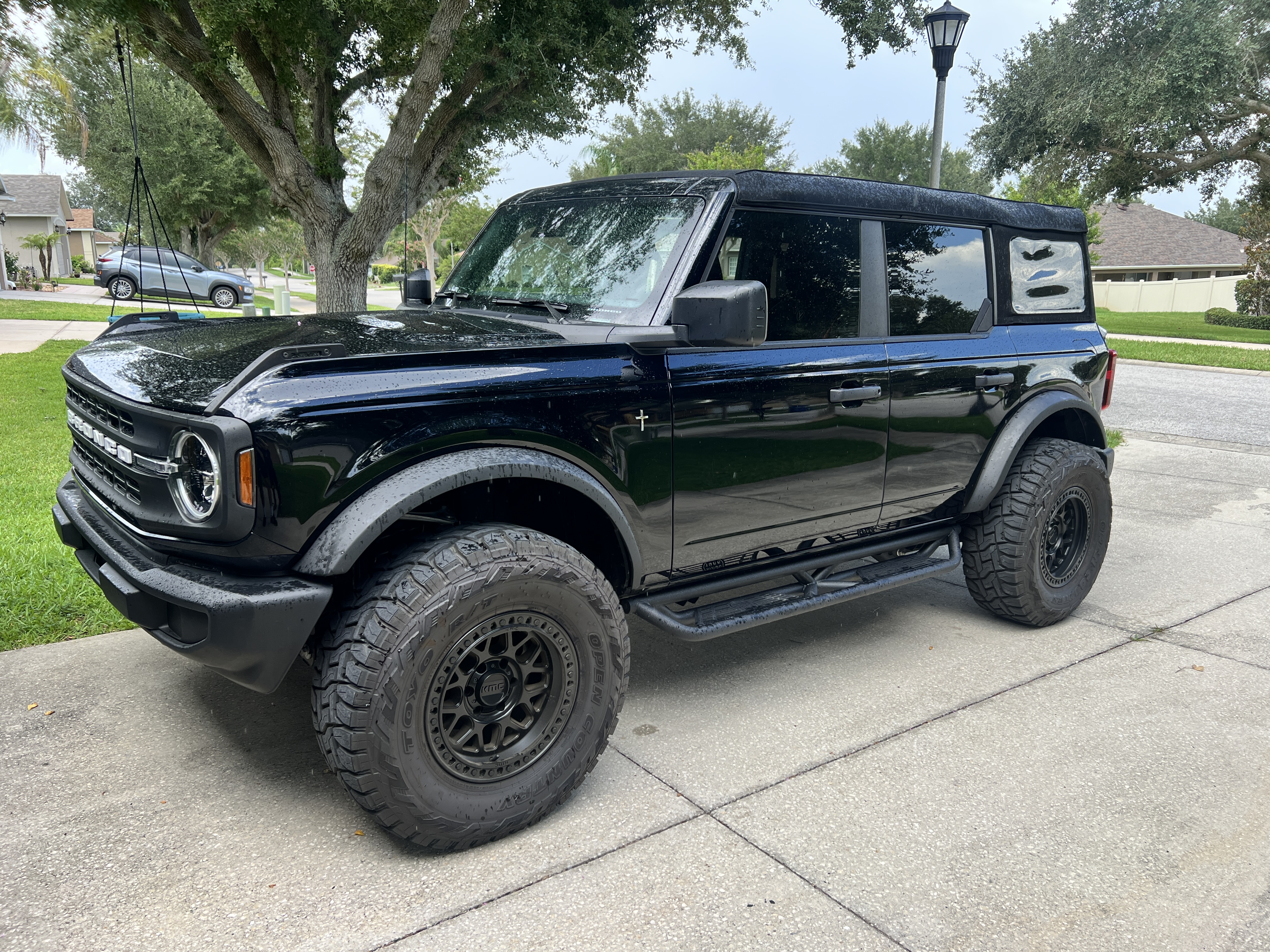 Used 2025 Ford Bronco 4-Door AWD/4WD image 1
