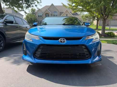 Used 2015 Scion tC FWD image 9