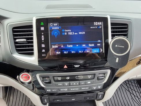 Used 2016 Honda Pilot Touring image 19