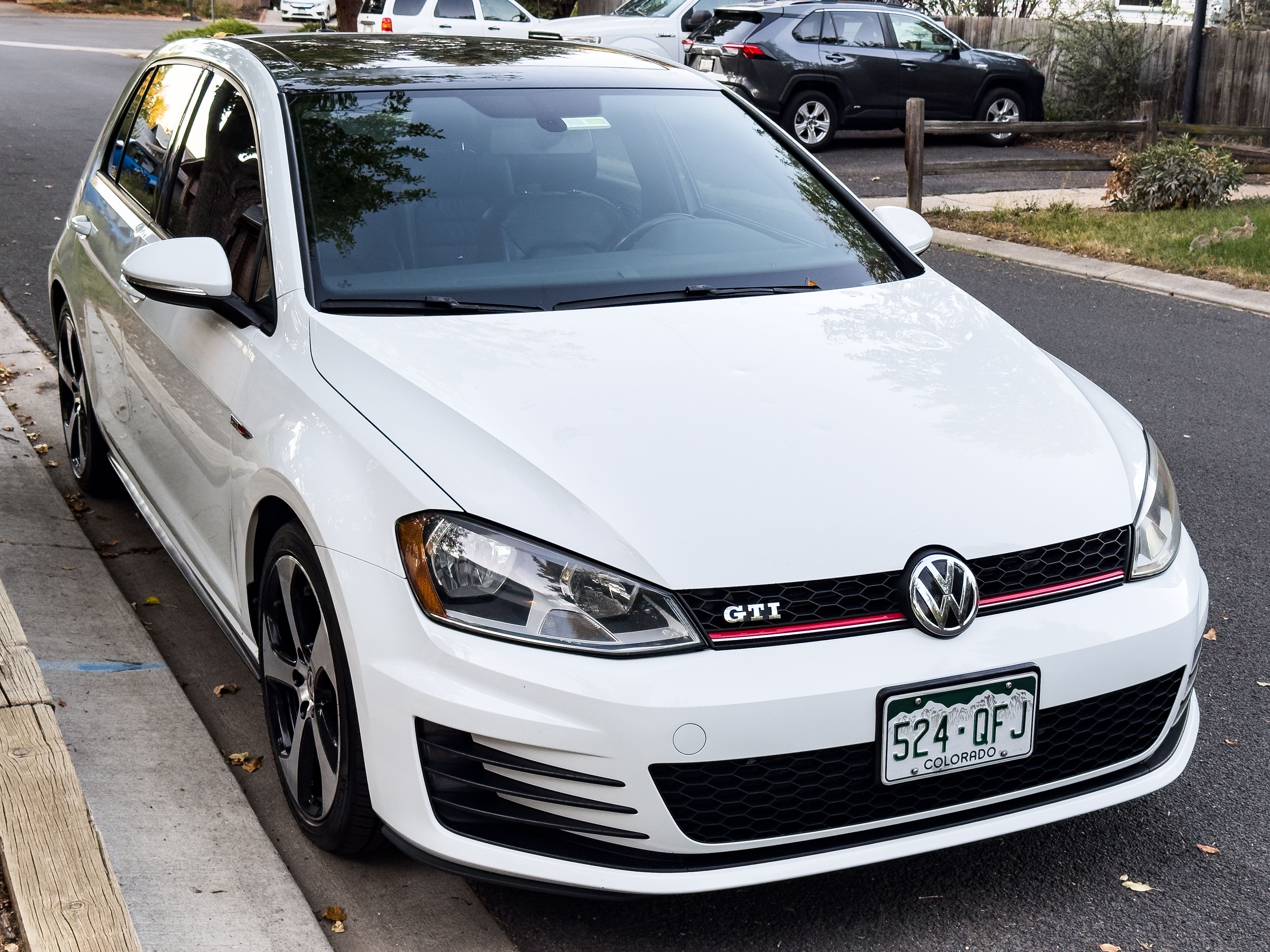 Used 2015 Volkswagen GTI SE FWD image 1