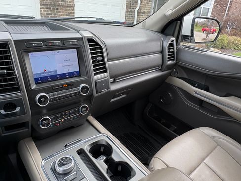 Used 2021 Ford Expedition XLT image 13