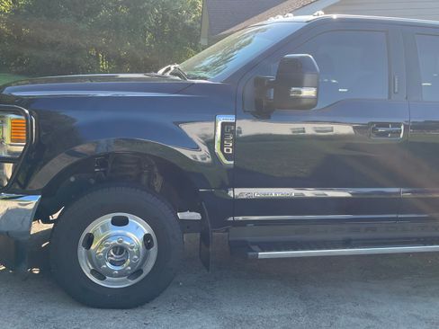 Used 2022 Ford F350 4x4 Crew Cab DRW Super Duty image 4