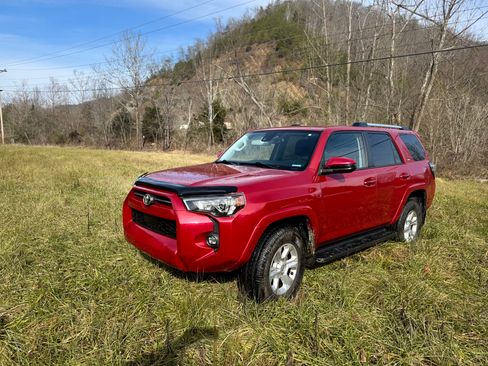 Used 2022 Toyota 4Runner SR5 image 1