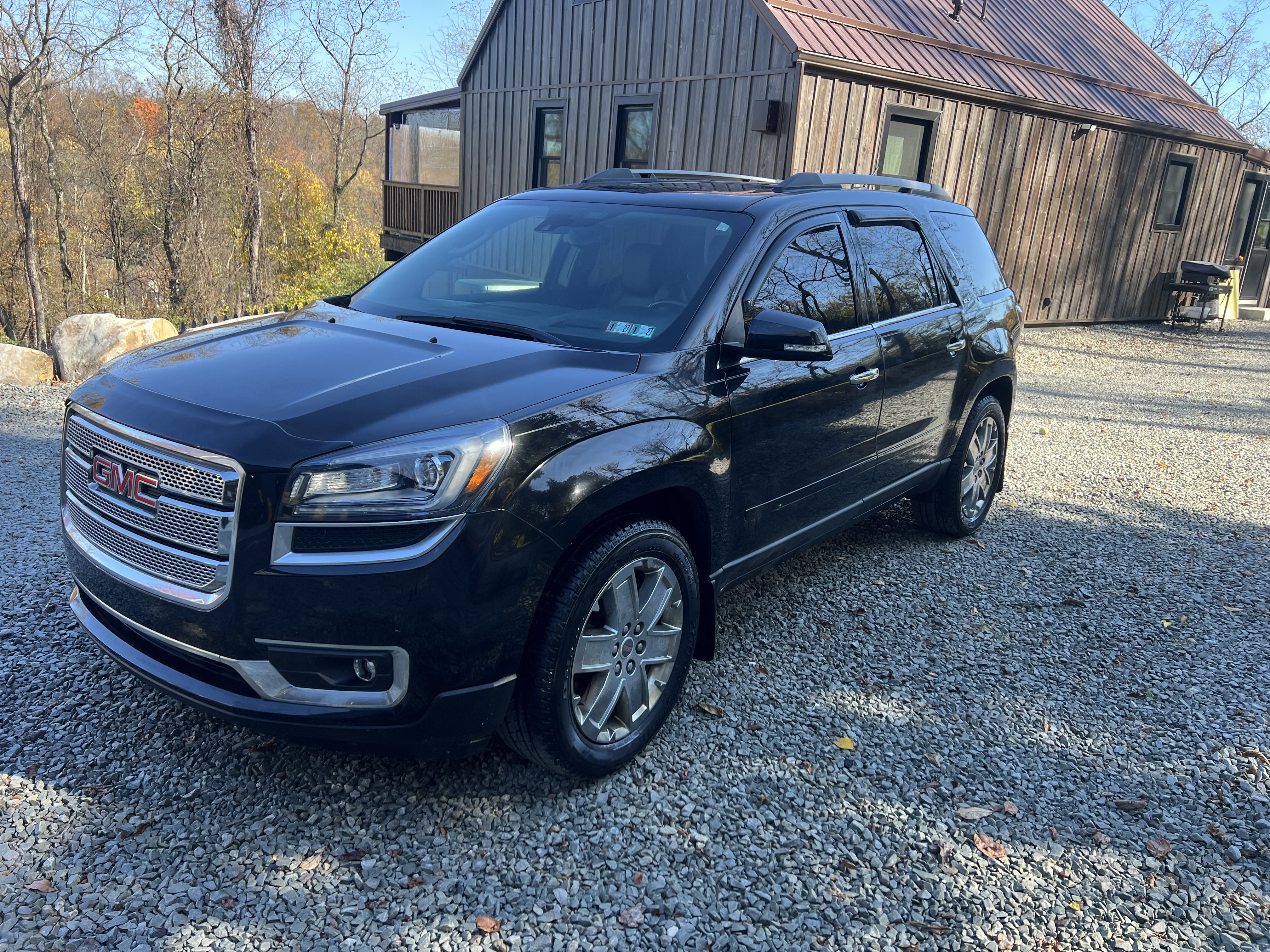 Used 2017 GMC Acadia Limited SLT AWD/4WD image 1