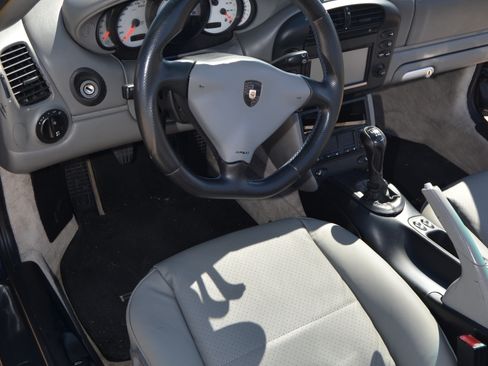 Used 2004 Porsche 911 Carrera 4 image 8