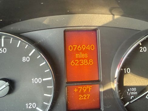 Used 2015 Freightliner Sprinter 2500 image 17