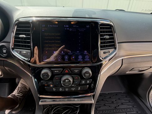 Used 2020 Jeep Grand Cherokee Limited w/ Luxury Group II RWD image 16