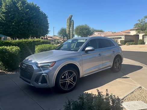 Used 2024 Audi Q5 e Prestige w/ Prestige Package image 1