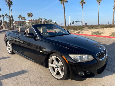 Used 2012 BMW 335i Convertible image 4