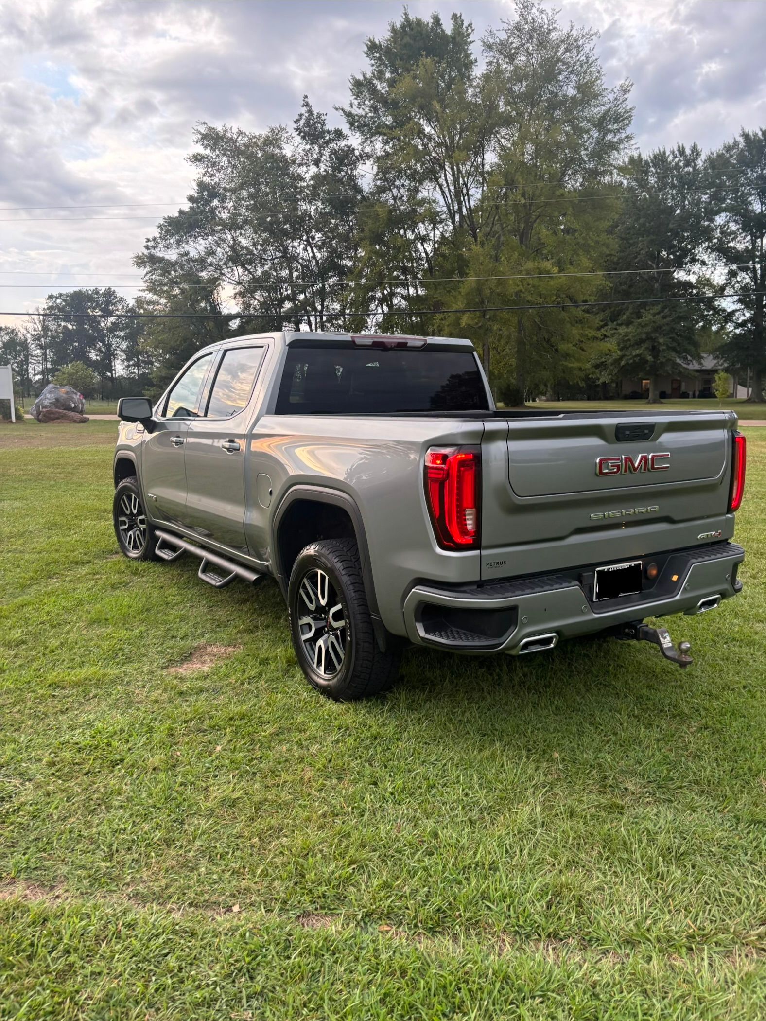 Used 2023 GMC Sierra 1500 AT4 w/ Technology Package AWD/4WD image 5