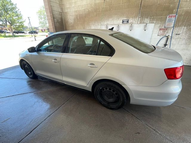 Used 2012 Volkswagen Jetta TDI FWD image 5