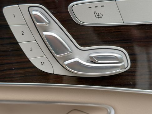 Used 2018 Mercedes-Benz GLC 300 4MATIC image 11