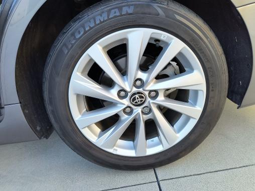 Used 2021 Toyota Camry LE w/ Carpet Mat Package (TMS) FWD image 9