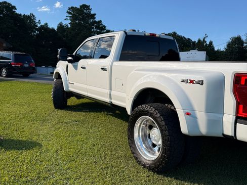 Used 2022 Ford F450 Platinum image 2