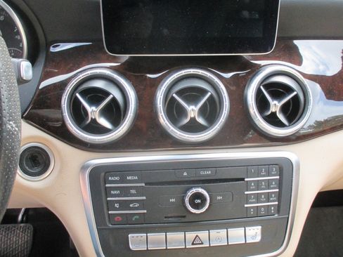 Used 2018 Mercedes-Benz CLA 250 4MATIC image 17