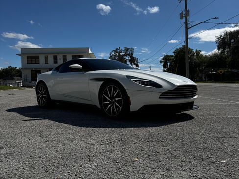 Used 2018 Aston Martin DB11 V12 image 9