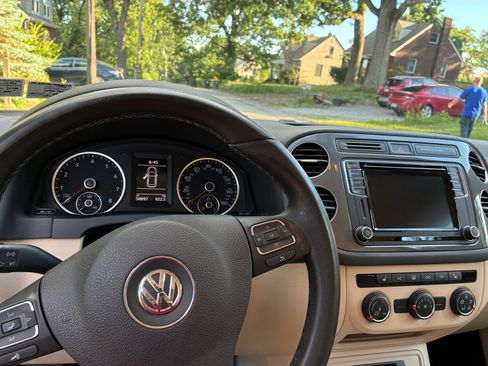Used 2017 Volkswagen Tiguan S AWD/4WD image 6