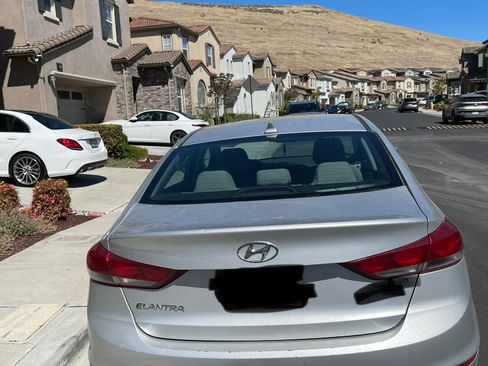 Used 2018 Hyundai Elantra SEL FWD image 8
