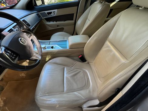 Used 2013 Jaguar XF image 13