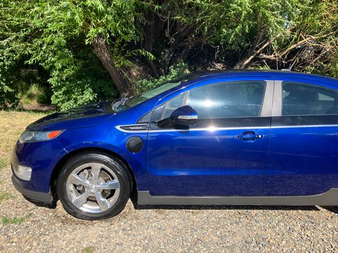 Used 2013 Chevrolet Volt Premium w/ Premium Trim Package FWD image 6