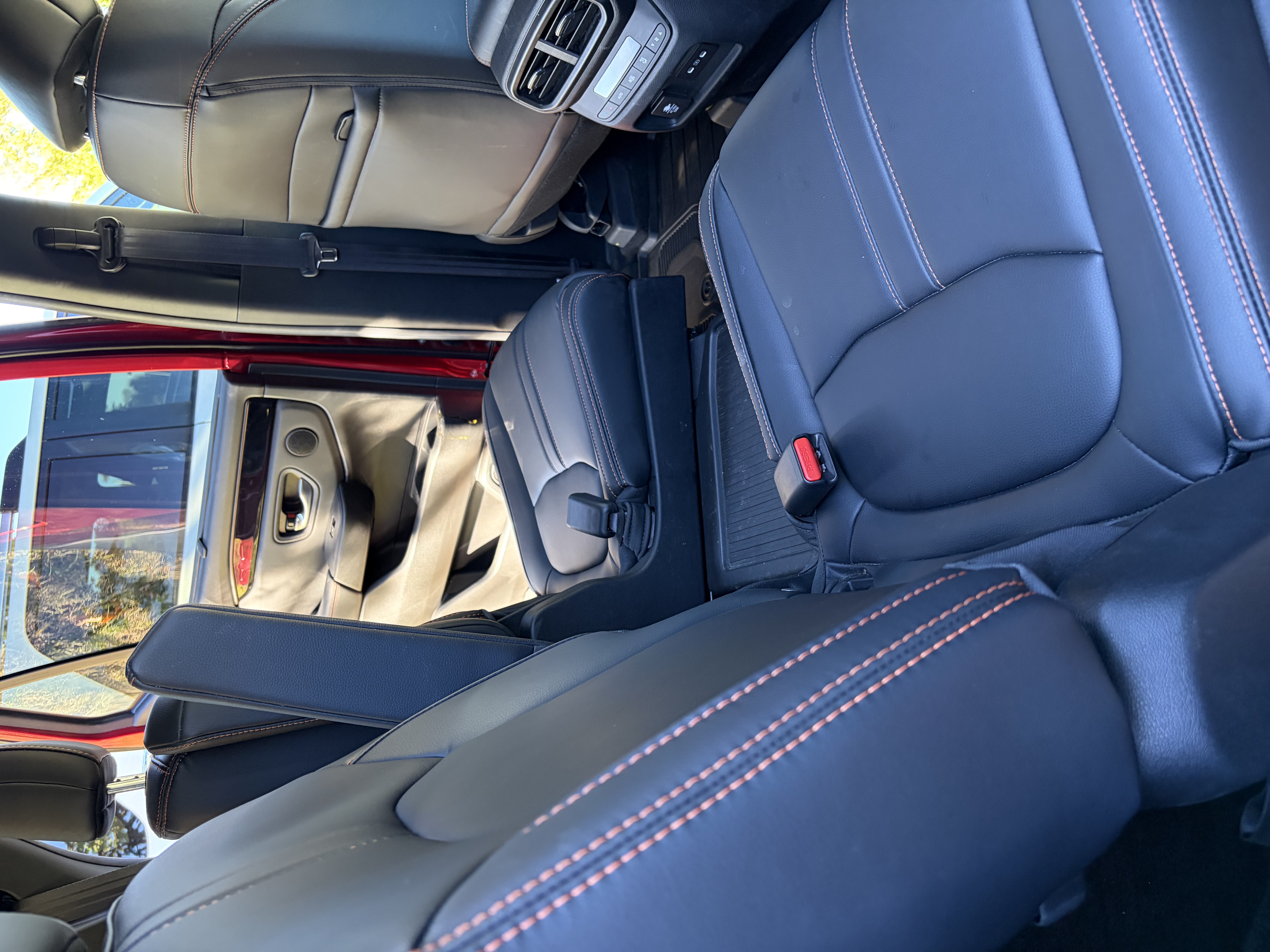 Used 2025 Honda Pilot TrailSport image 12