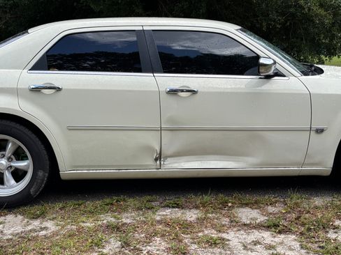 Used 2005 Chrysler 300 C w/ Protection Group II RWD image 8
