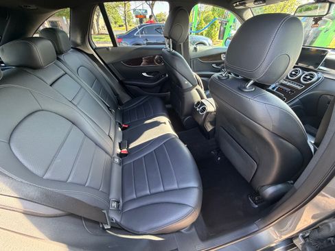 Used 2019 Mercedes-Benz GLC 300 4MATIC image 17